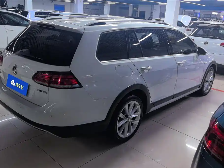 Volkswagen Golf (Import) 2019 1.8TSI Wagon фото 3