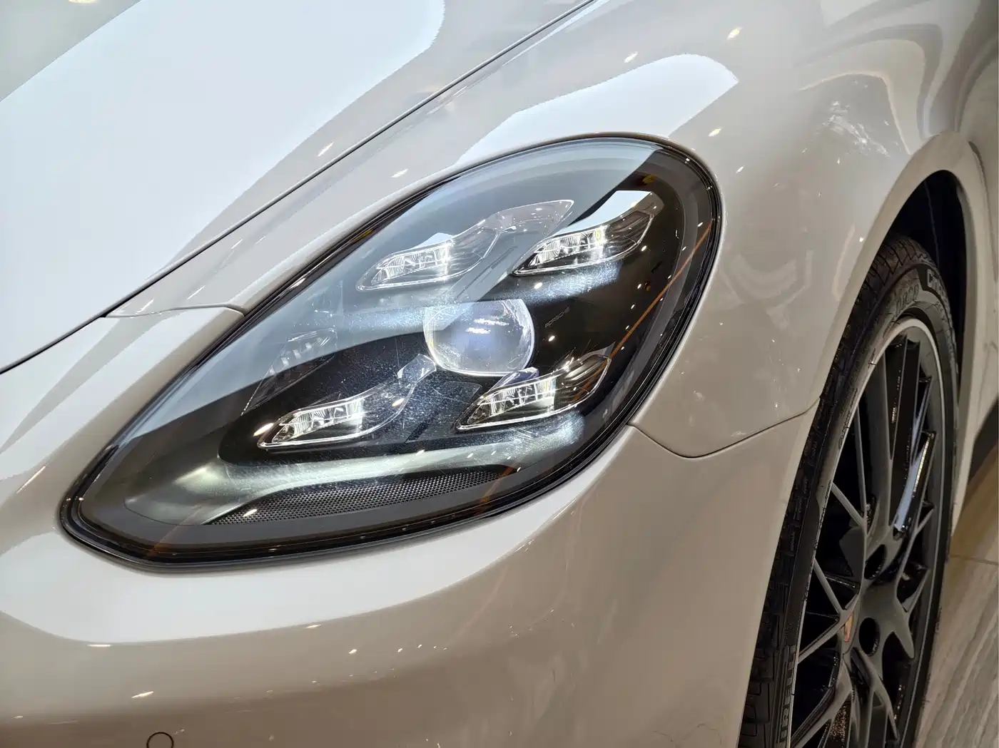 Porsche Panamera 2022 Panamera 4 Executive Long Wheelbase Platinum Edition 2.9T фото 26