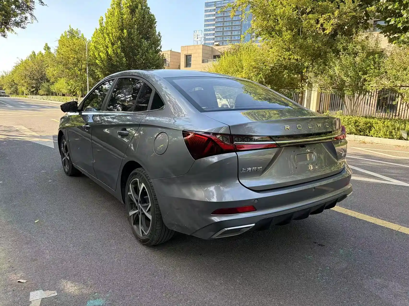 Фото 5 - Roewe i5