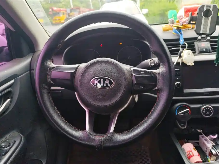 KIA K2