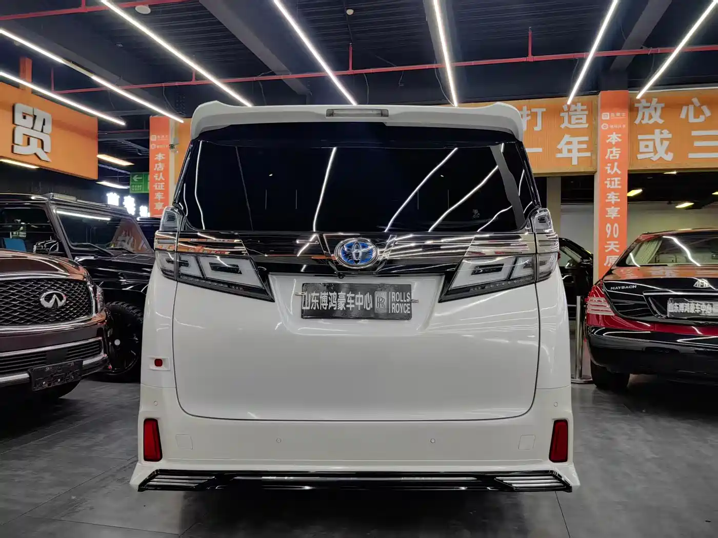 Toyota Vellfire 2019 Hybrid 2.5L HV Premium Edition фото 16