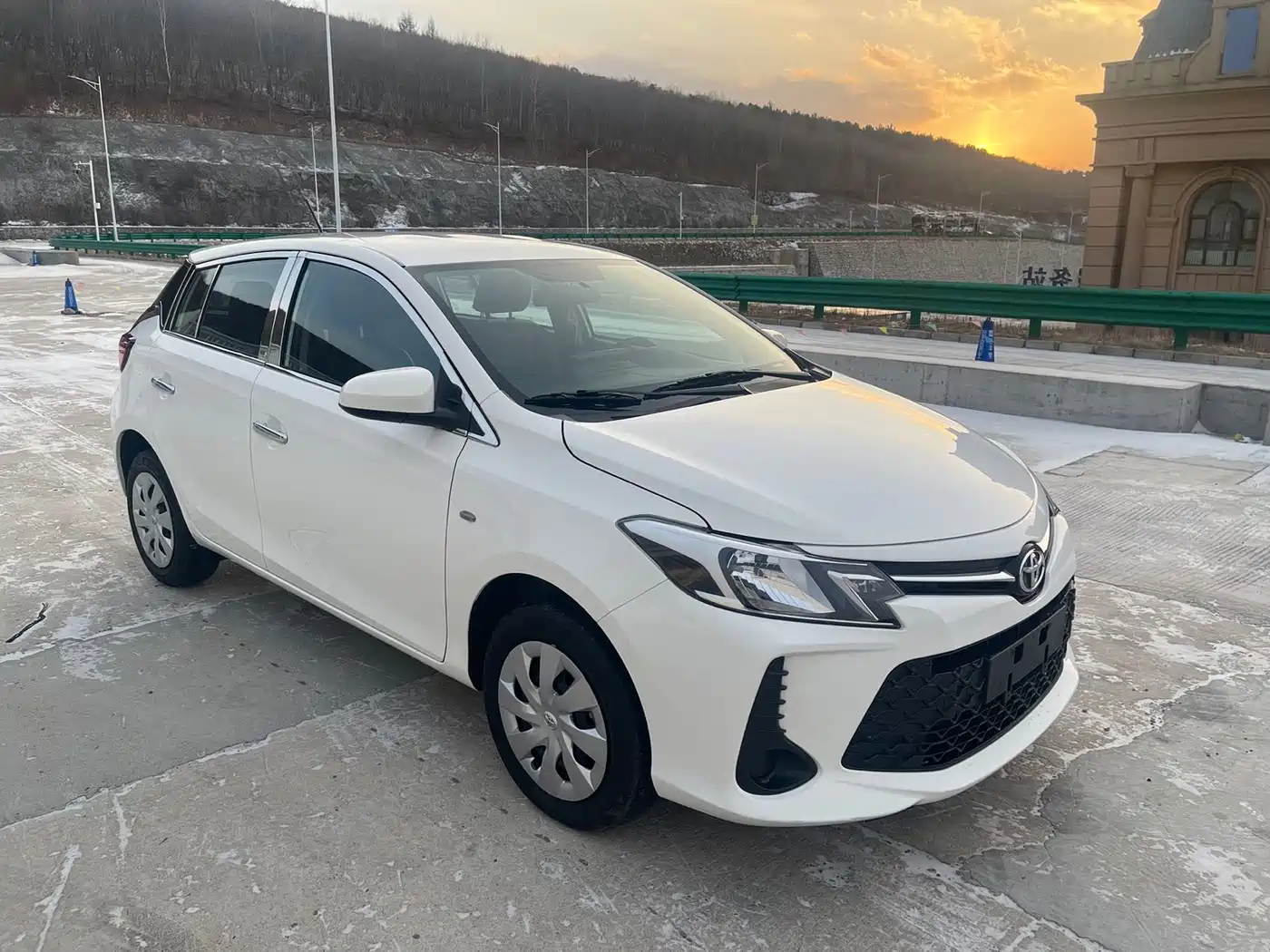 Toyota Vios FS 2022 1.5L CVT Sharp Speed CARE Edition фото 9