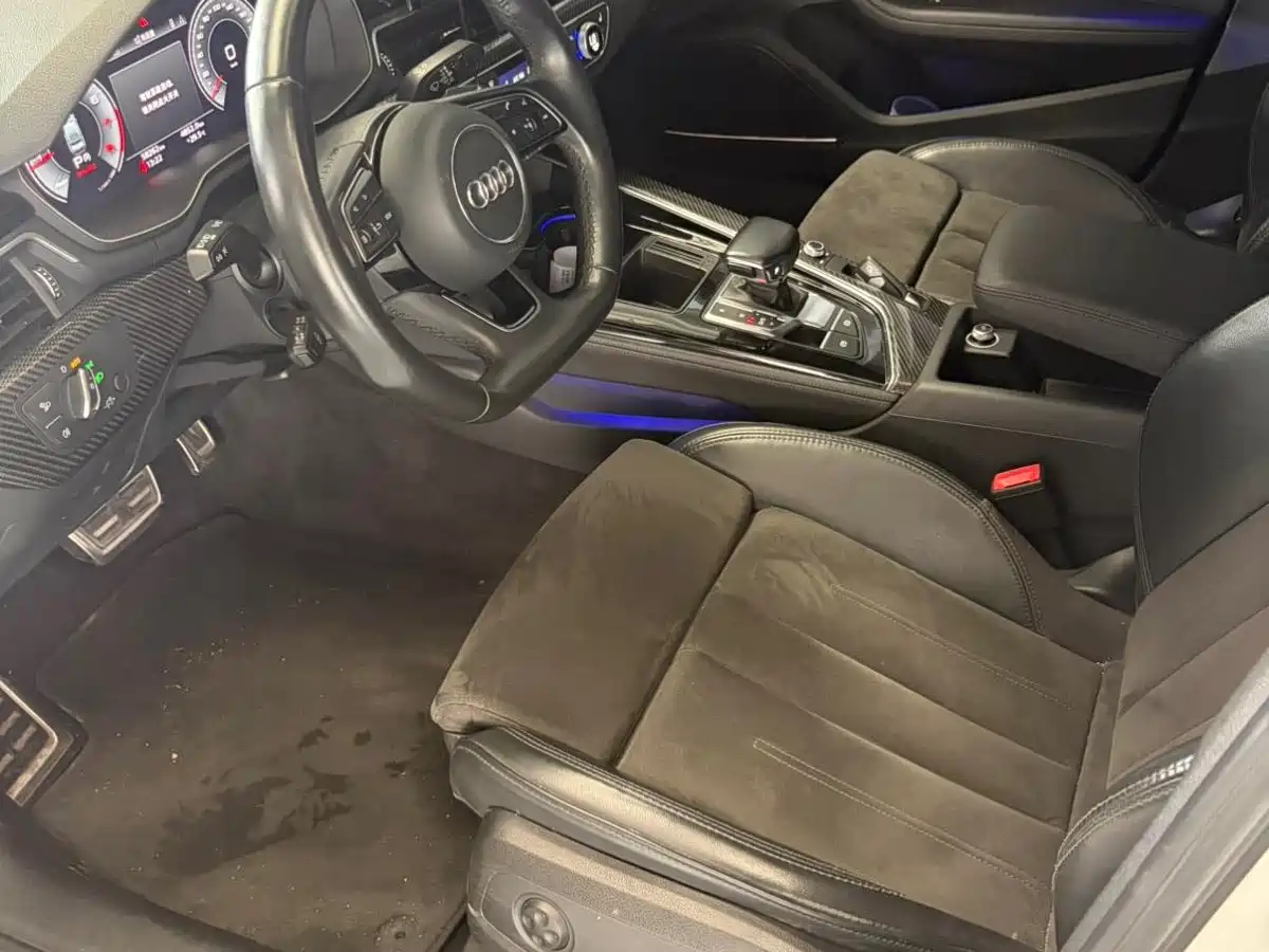 Фото 4 - Audi A4L
