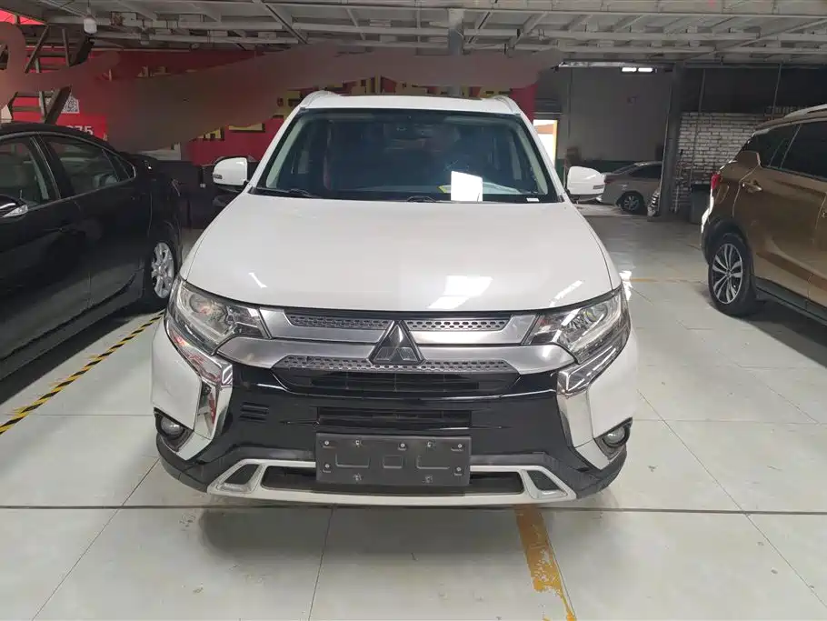 Mitsubishi Outlander 2019 2.0L 2WD Enjoy 5-Seater China VI фото 2