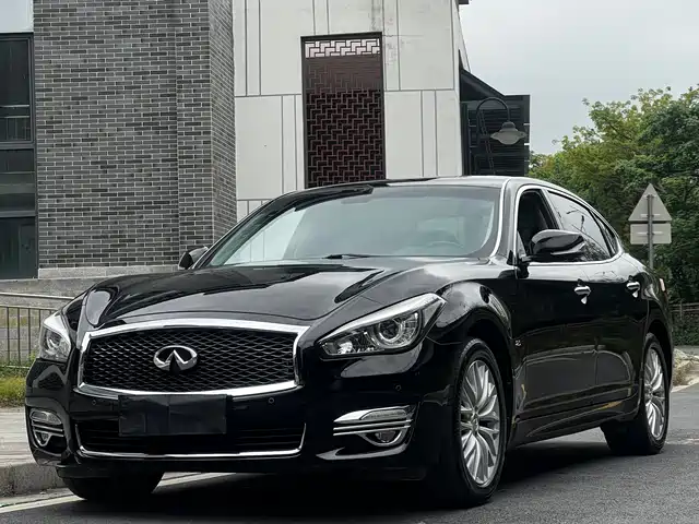 INFINITI Q70