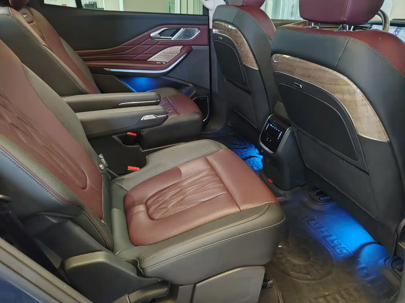 Фото 34 - Hongqi HS7