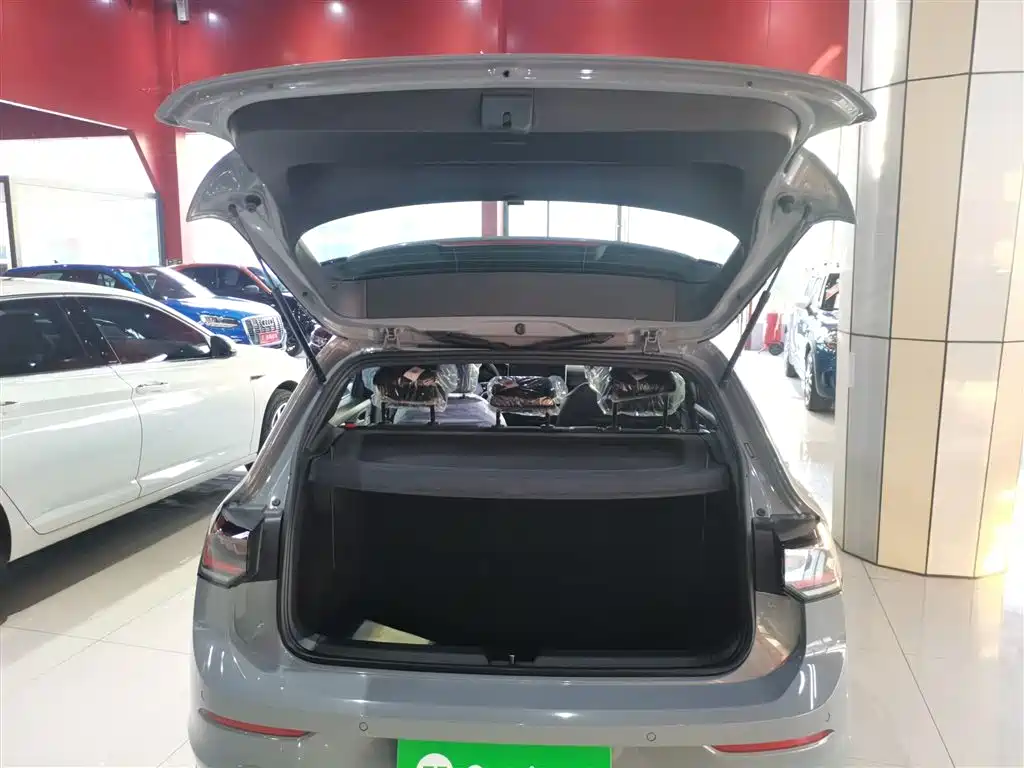 Volkswagen Golf 2025 Facelift 300TSI R-Line фото 16
