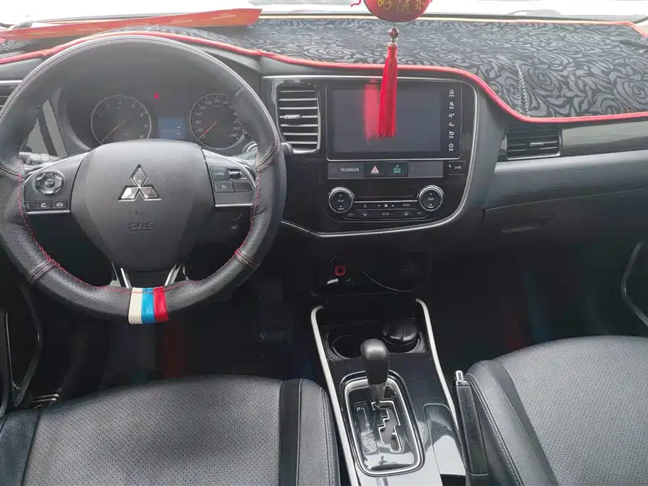 Mitsubishi Outlander 2018 2.0L 2WD Jiale Edition 7-seater фото 12