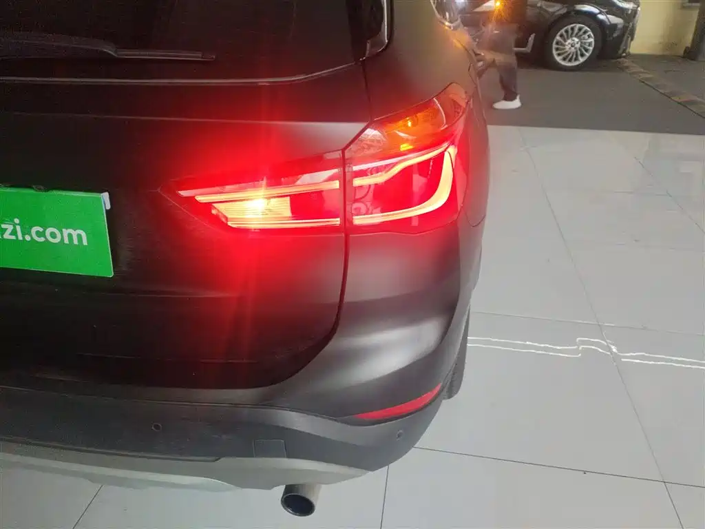 BMW X1 2016 sDrive20Li Luxury Model фото 8
