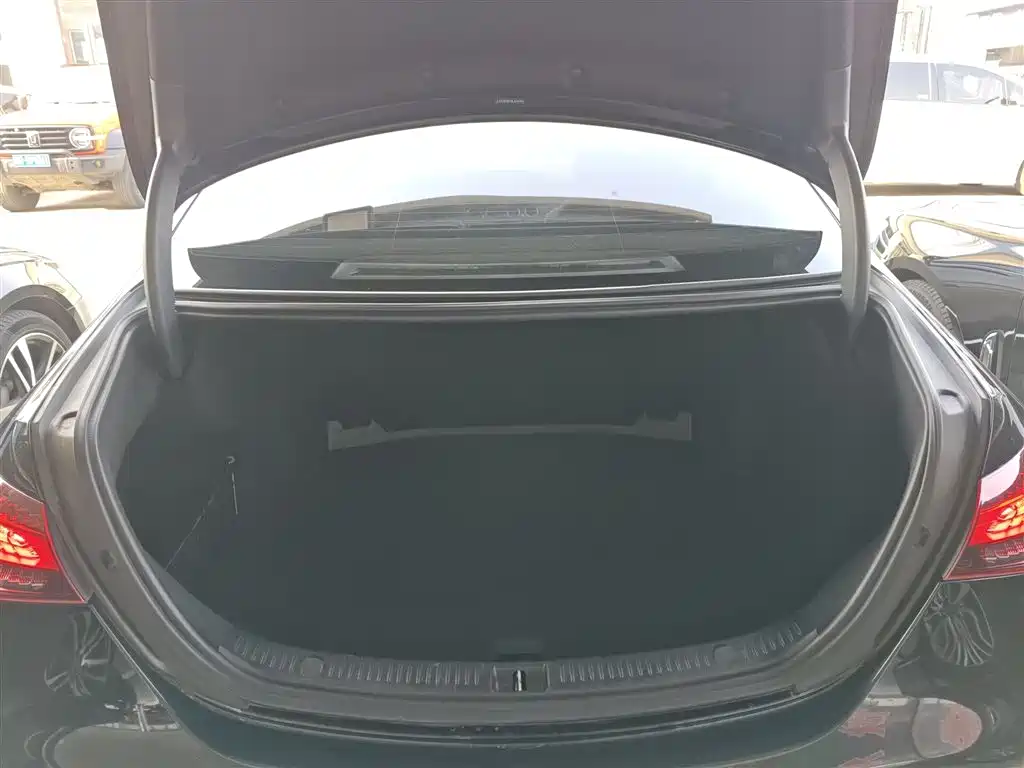 Mercedes-Benz E-Class 2022 Second Facelift E 300 L Fashion фото 15