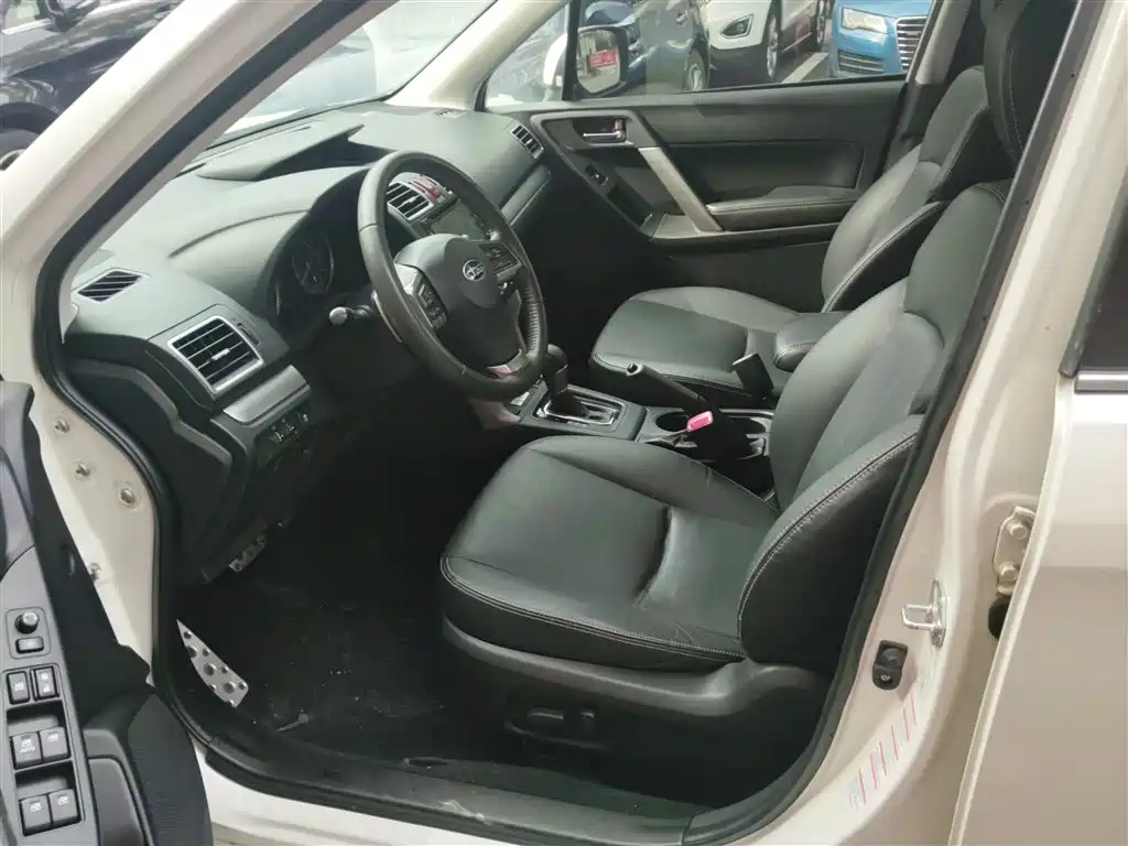Subaru Forester 2015 2.0i Special Commemorative Edition фото 11