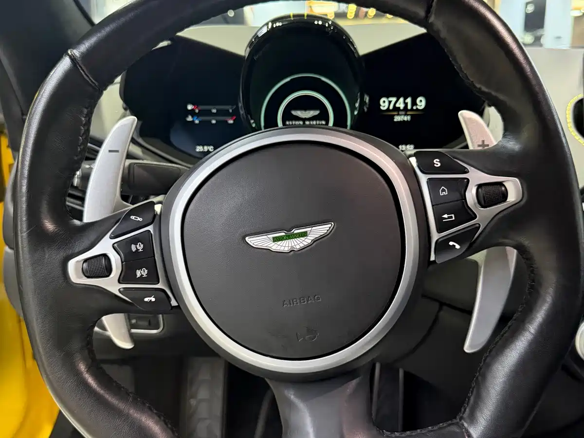 Aston Martin V8 Vantage 2022 2022 4.0T V8 Roadster