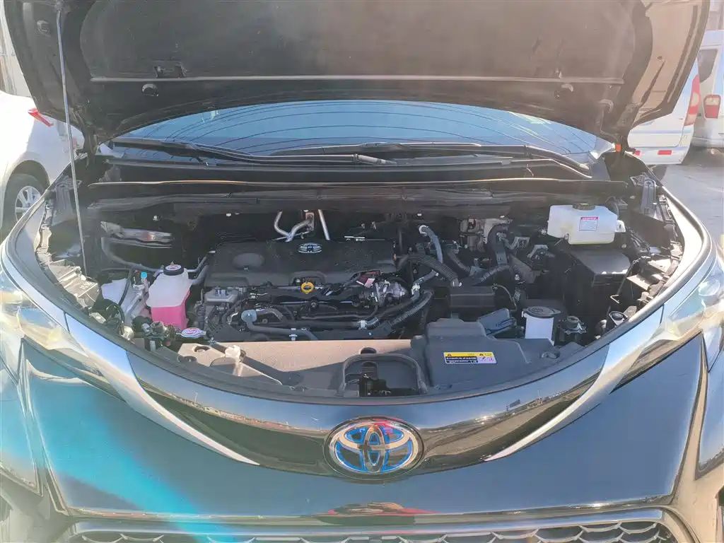 Toyota Granvia 2023 2.5L Hybrid Luxury Edition фото 10