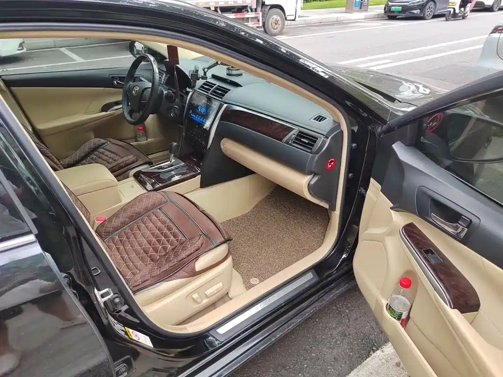 Toyota Camry 2015 2.0G Leading Edition фото 22