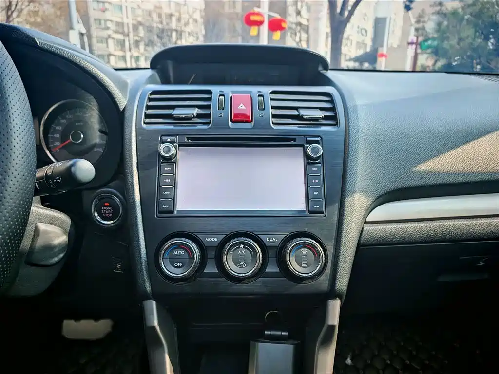 Subaru Forester 2013 2.5i Automatic Premium Edition фото 8