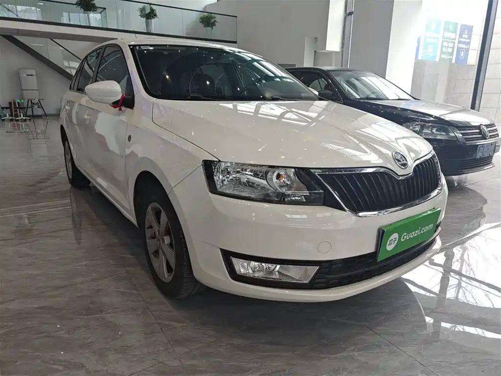 Škoda Skoda Rapid Spaceback 2016 1.6L Manual Pioneer Edition фото 22