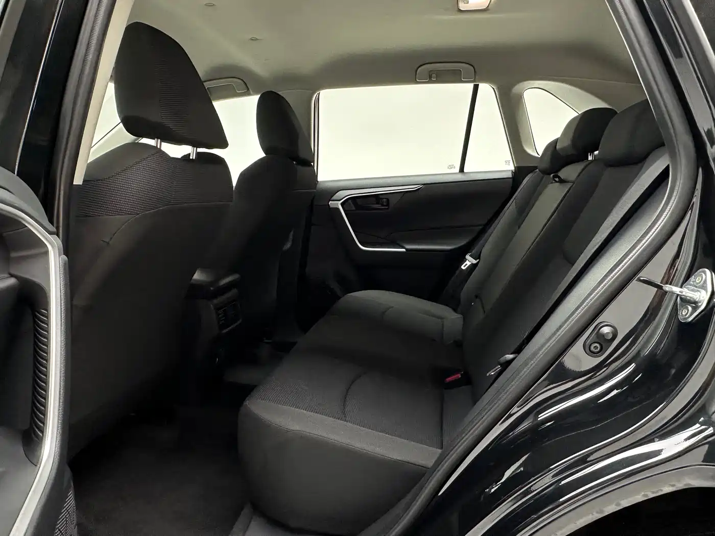 Toyota RAV4 Rongfang 2022 2.0L CVT 2WD Urban Edition фото 8