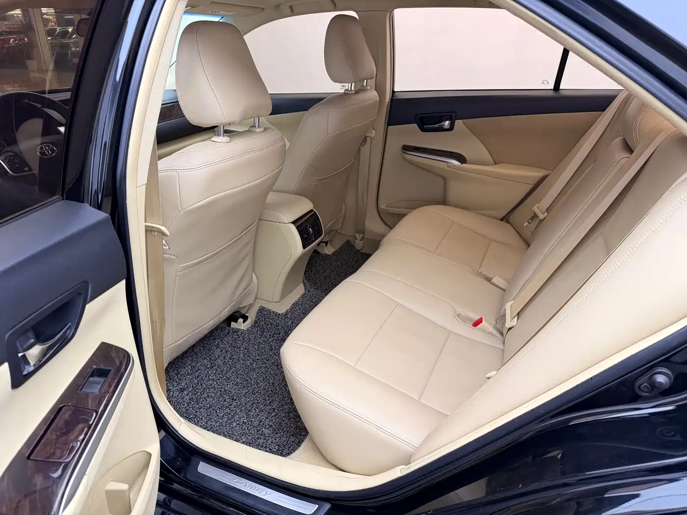 Toyota Camry 2015 2.0E Elite Edition фото 10