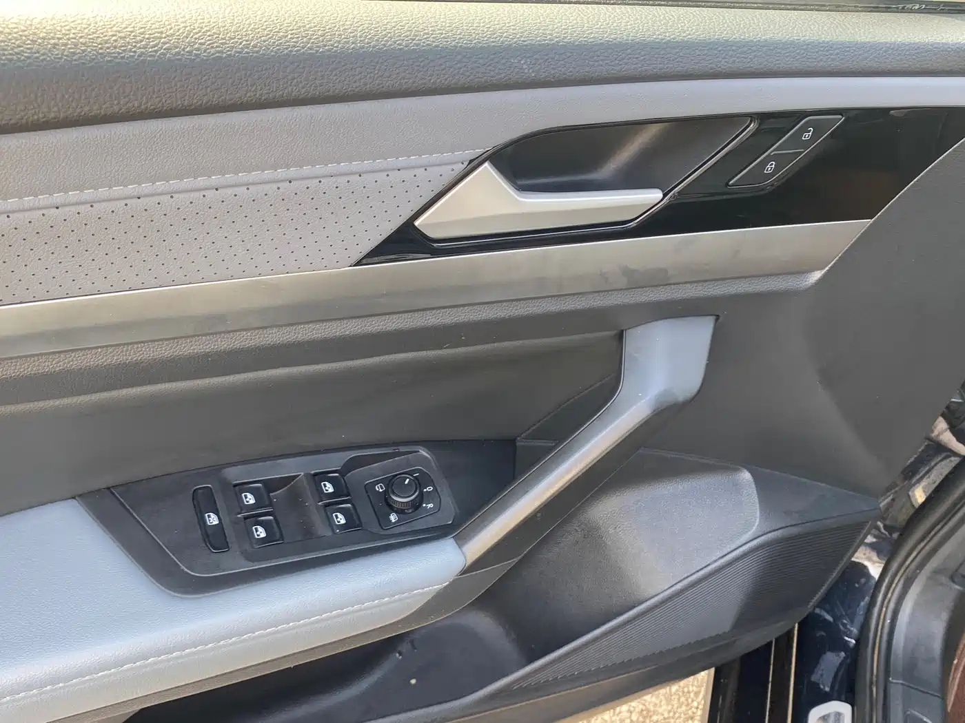 Volkswagen Lavida 2023 Facelift 1.5L Automatic 5 Million Edition фото 11
