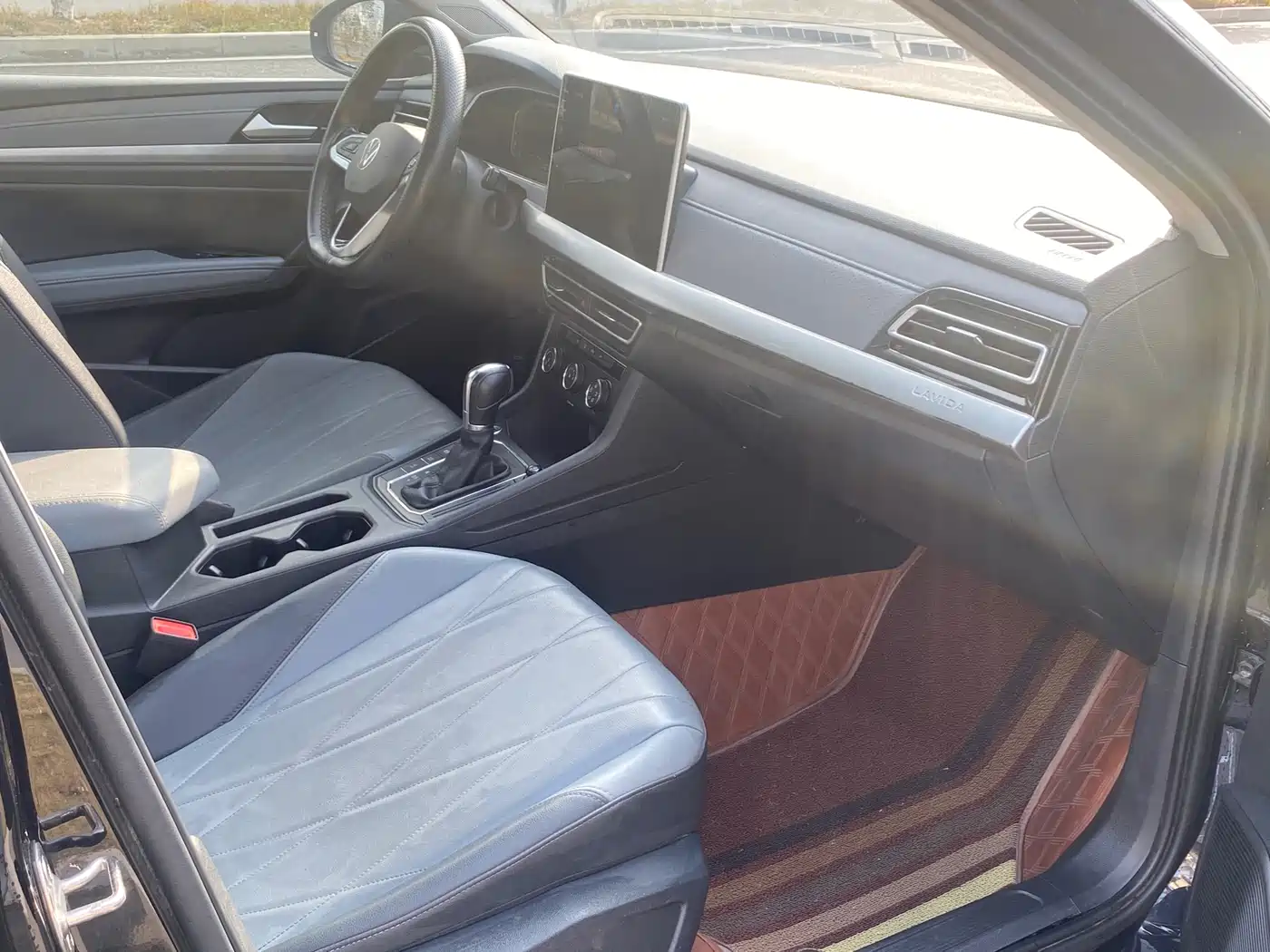 Volkswagen Lavida 2023 Facelift 1.5L Automatic 5 Million Edition фото 9