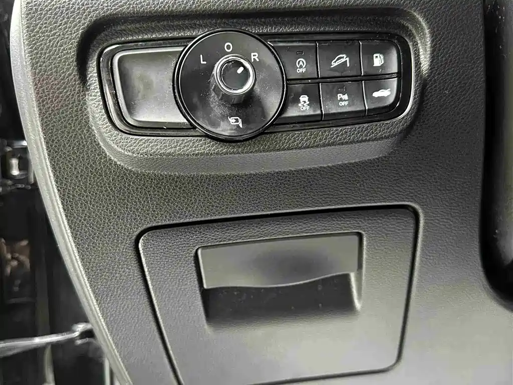 GAC Trumpchi Trumpchi GS8 2017 320T AWD Luxury Smart Connect (7-Seater) фото 16