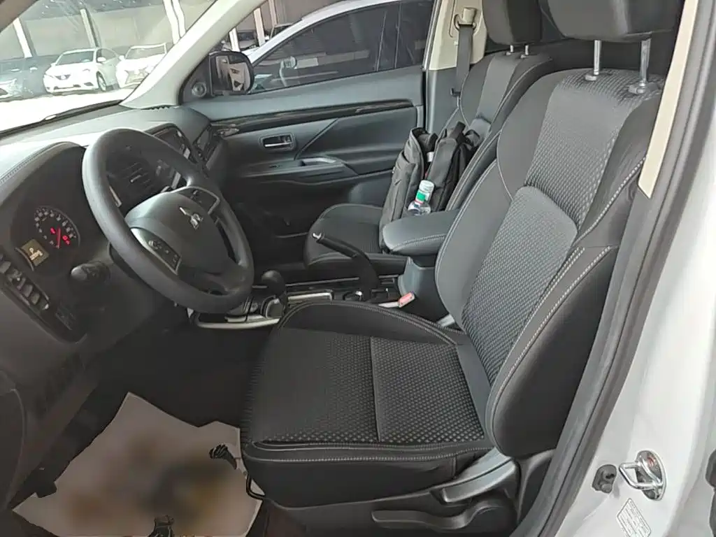 Mitsubishi Outlander 2021 2020 2.0L 2WD Comfort 5-seater
