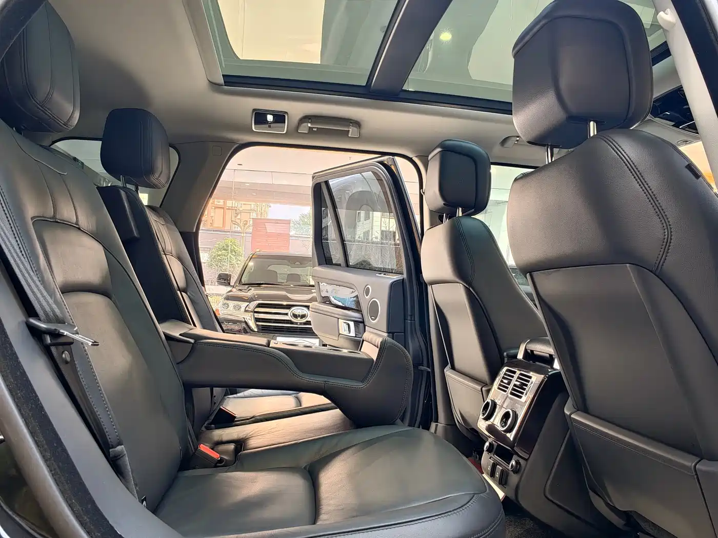 Land Rover Range Rover 2020 3.0 L6 Shengshi Edition фото 13