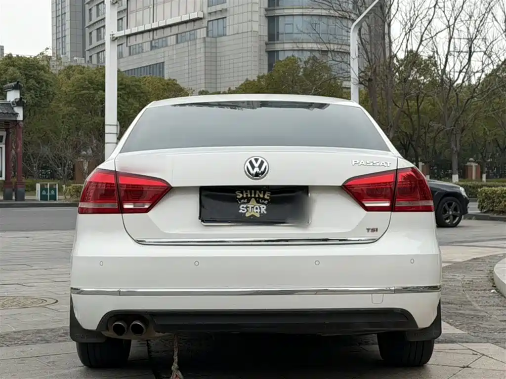 Volkswagen Passat 2014 1.8TSI DSG Executive Edition фото 25