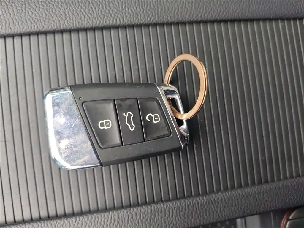 Volkswagen Magotan 2023 Model 2 Million Commemorative Edition 330TSI DSG Luxury фото 9