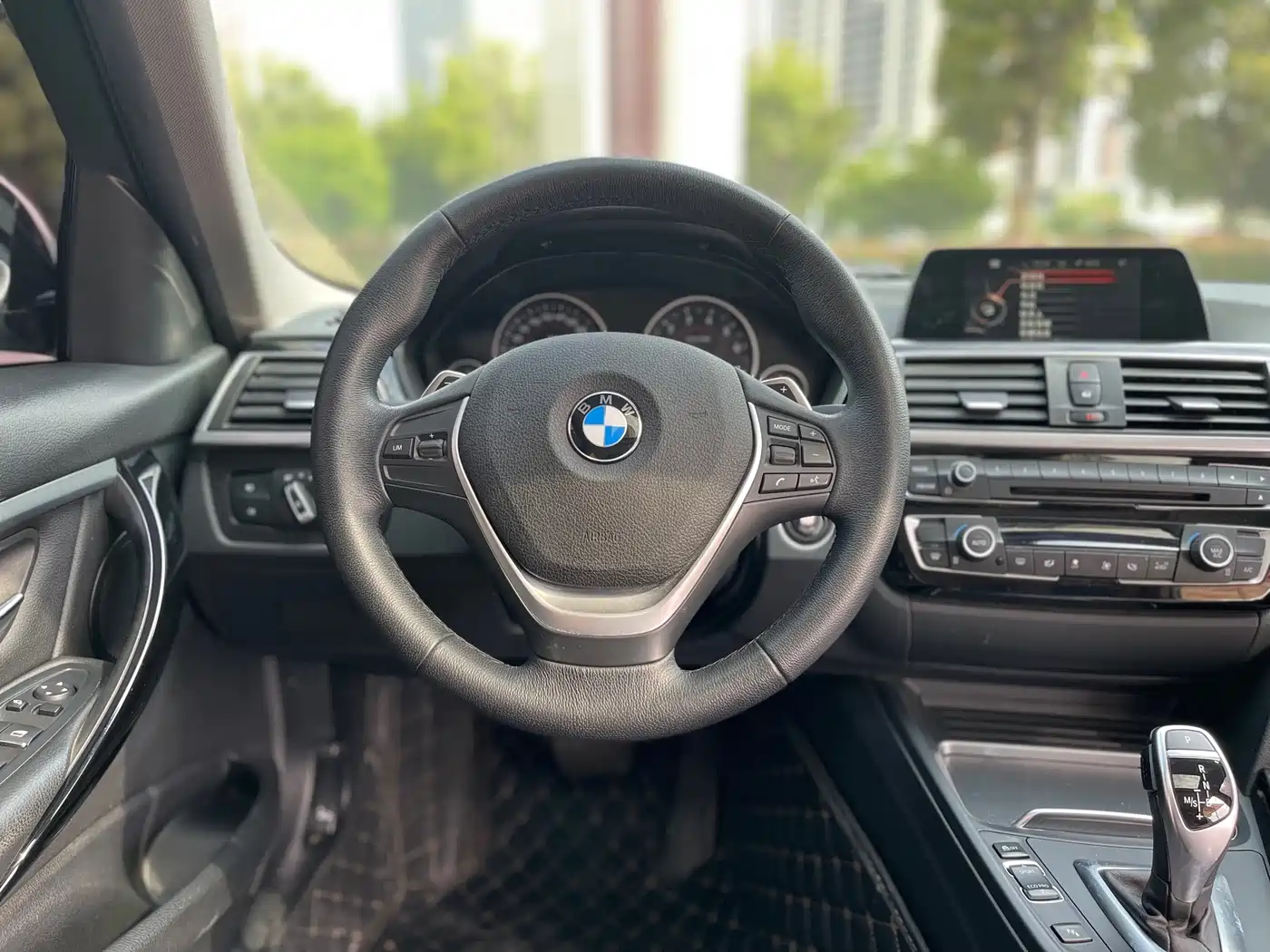 BMW 3 Series 2017 320Li M Sport фото 4