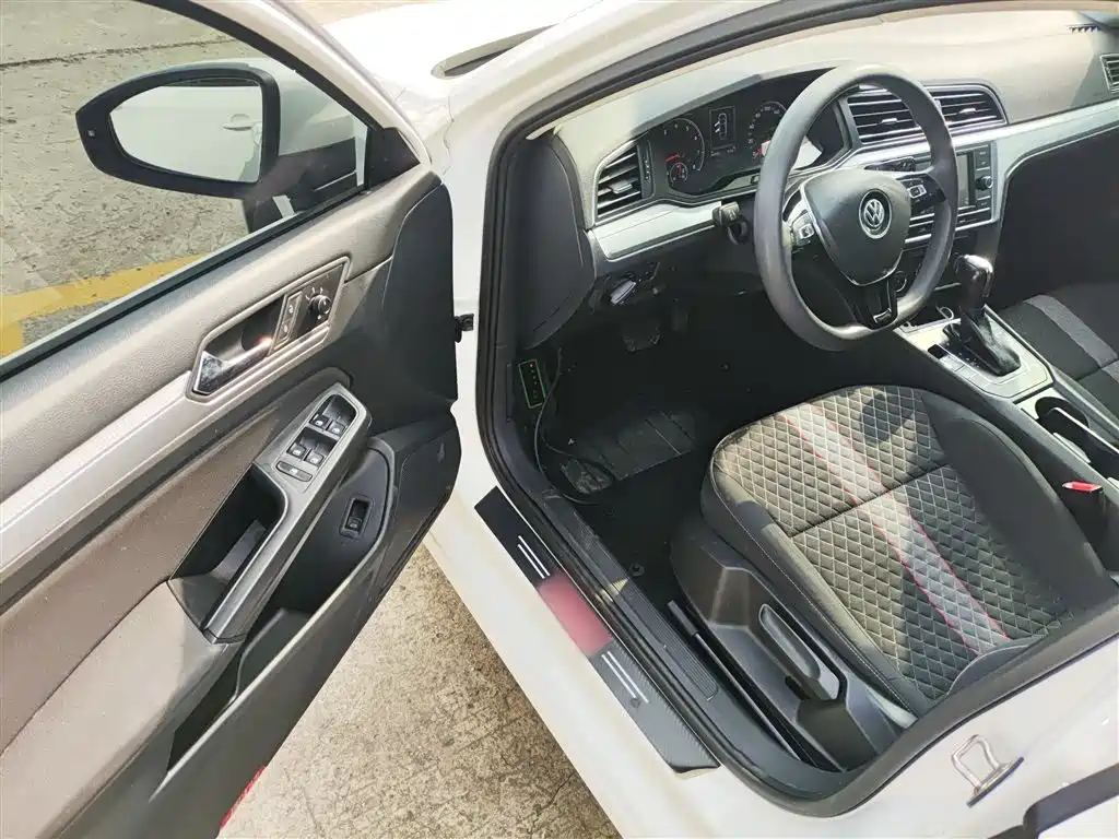 VOLKSWAGEN LINGDU