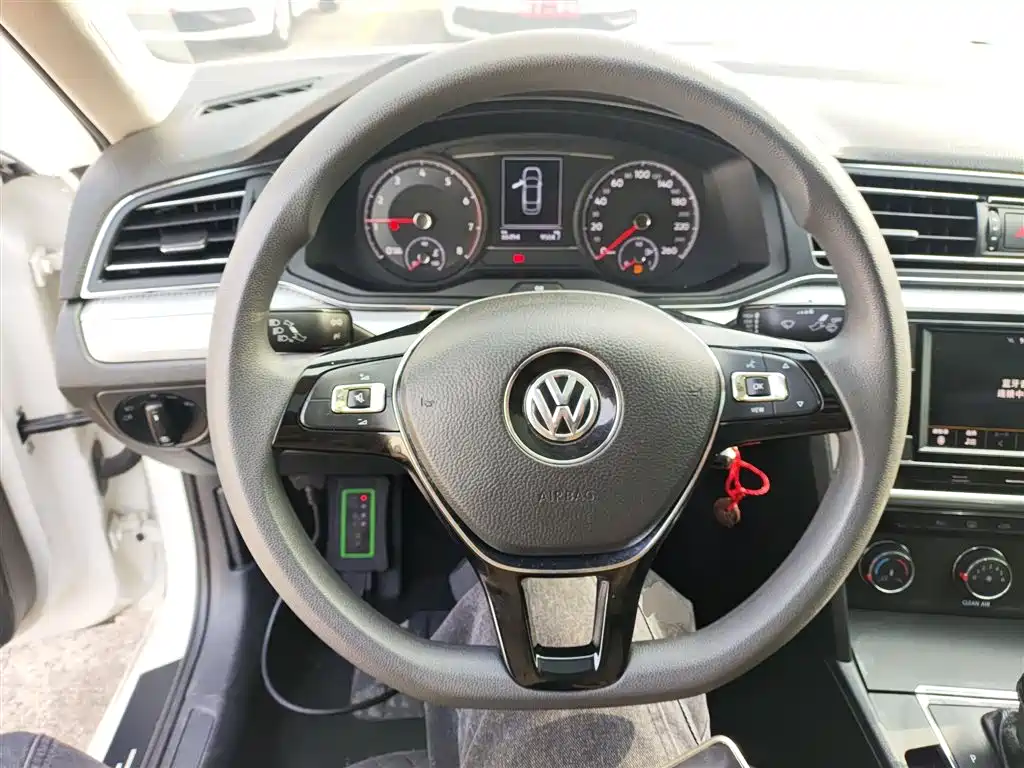 VOLKSWAGEN LINGDU