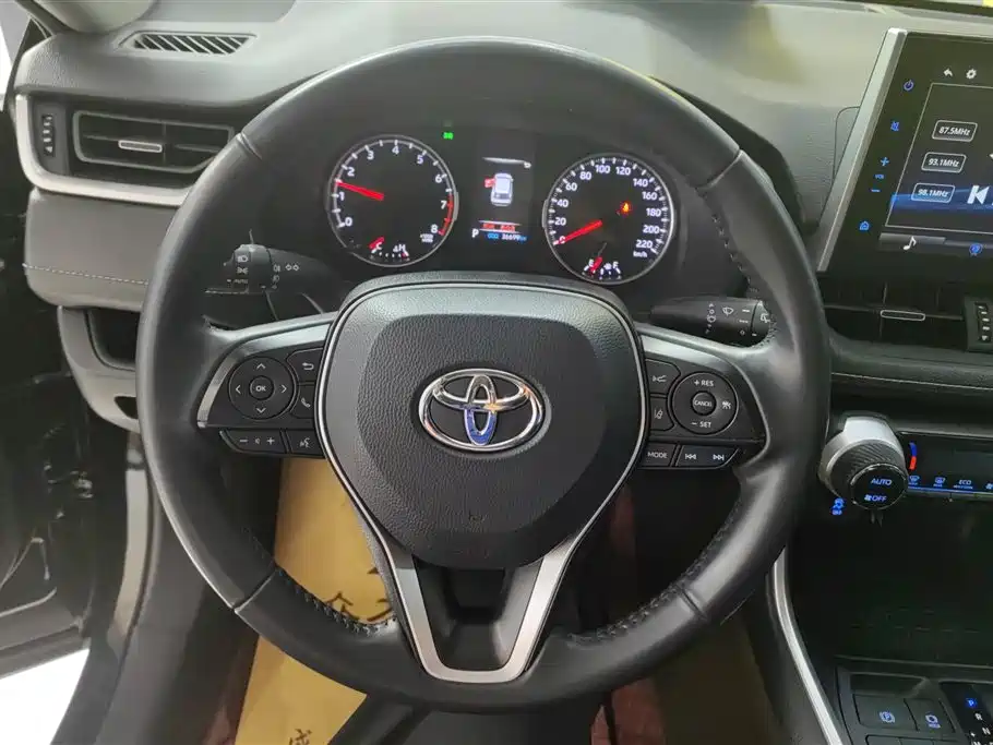 Toyota Wildlander 2022 2.0L CVT AWD Luxury Edition фото 15