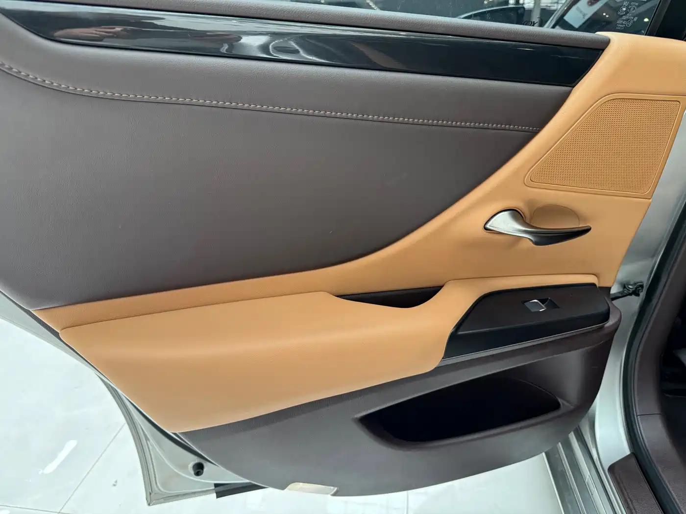 Lexus ES 2020 Model 300h Excellence Edition фото 9