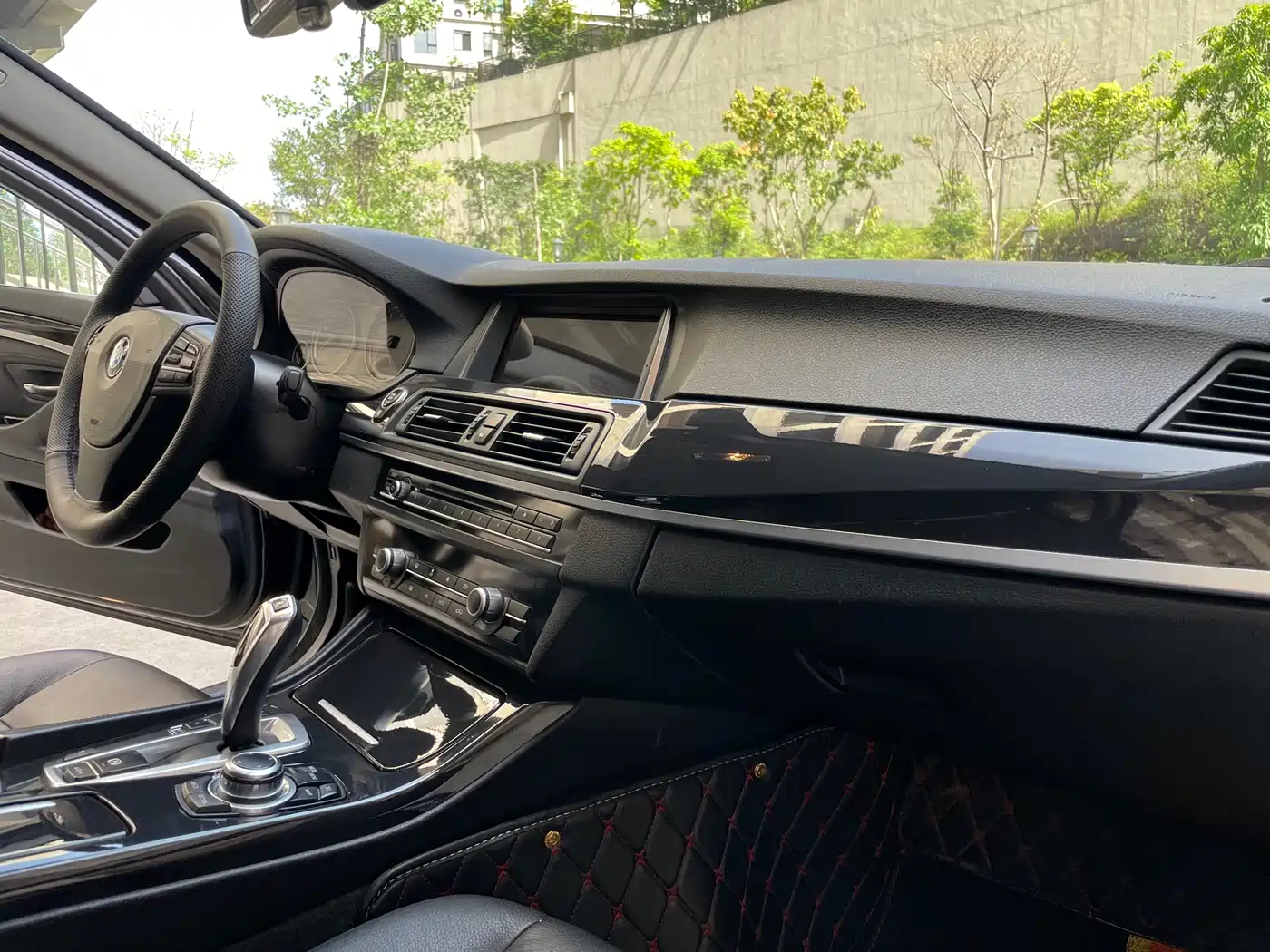 BMW 5 Series 2014 520Li Elegance фото 15