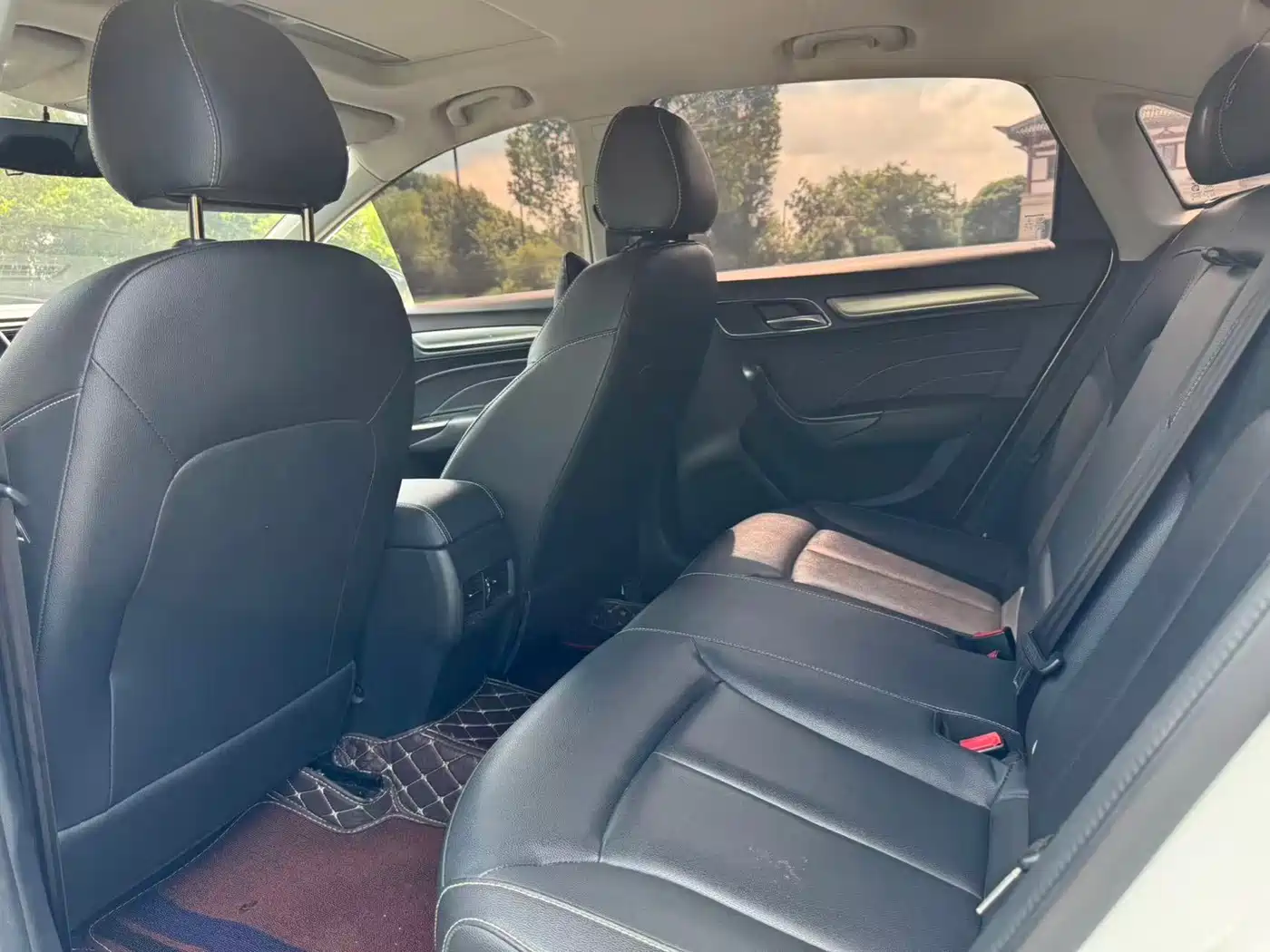 Roewe i6 2020 2020 PLUS 1.6L CVT 4G Connected Glory Holographic Edition