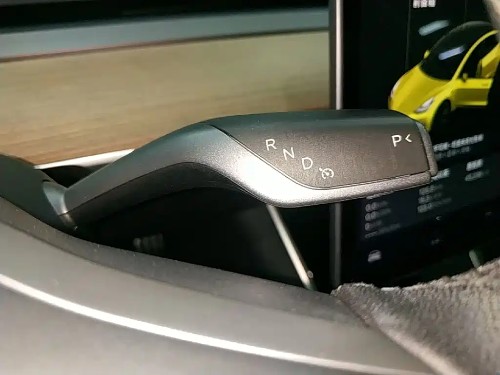 Фото 14 - Tesla Model 3
