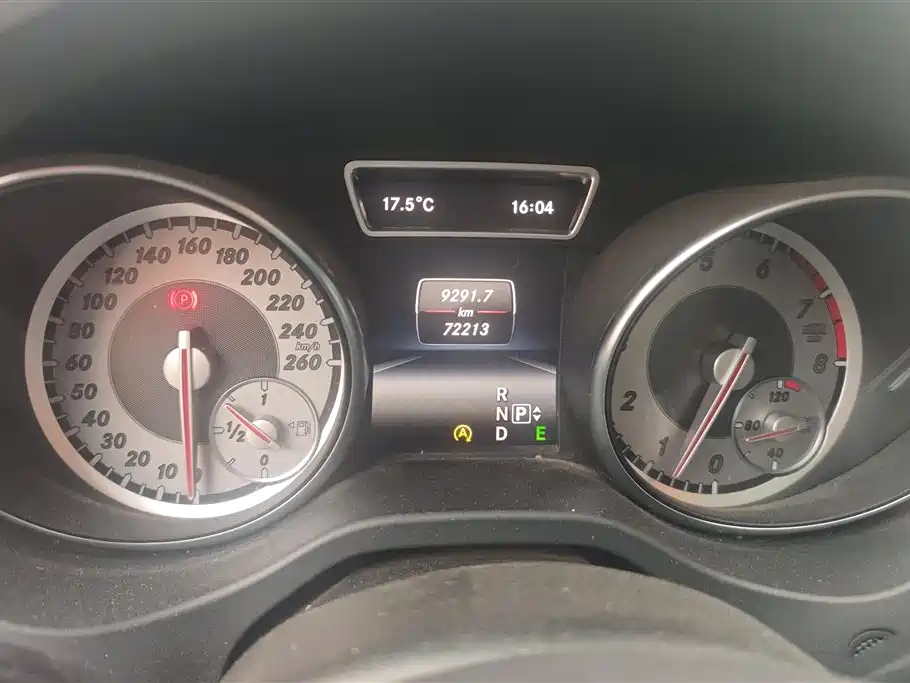 Mercedes-Benz GLA 2015 GLA 200 Dynamic фото 14