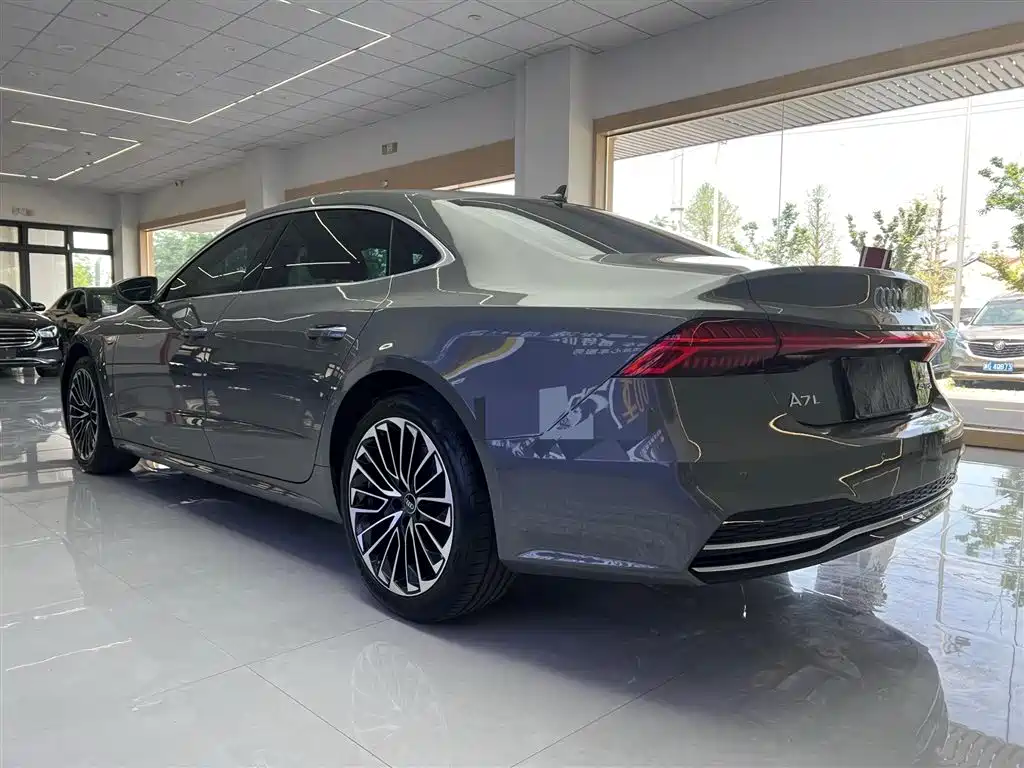 Audi A7L 2025 Model Year 45 TFSI Luxury фото 3