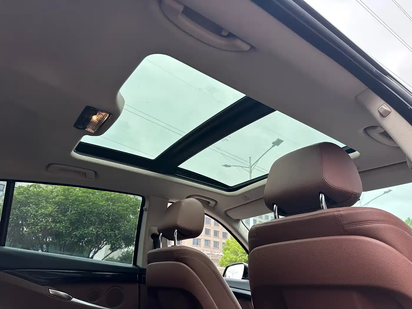 BMW 5 Series GT 2015 528i Leading фото 29
