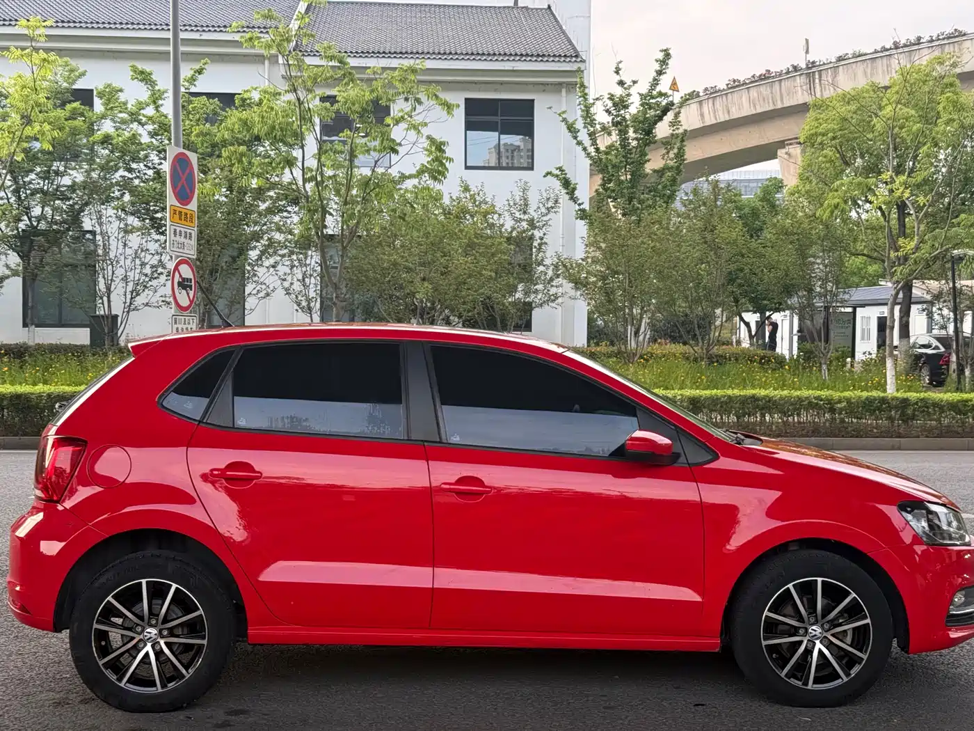 Volkswagen Polo 2016 1.6L Automatic Comfort фото 4