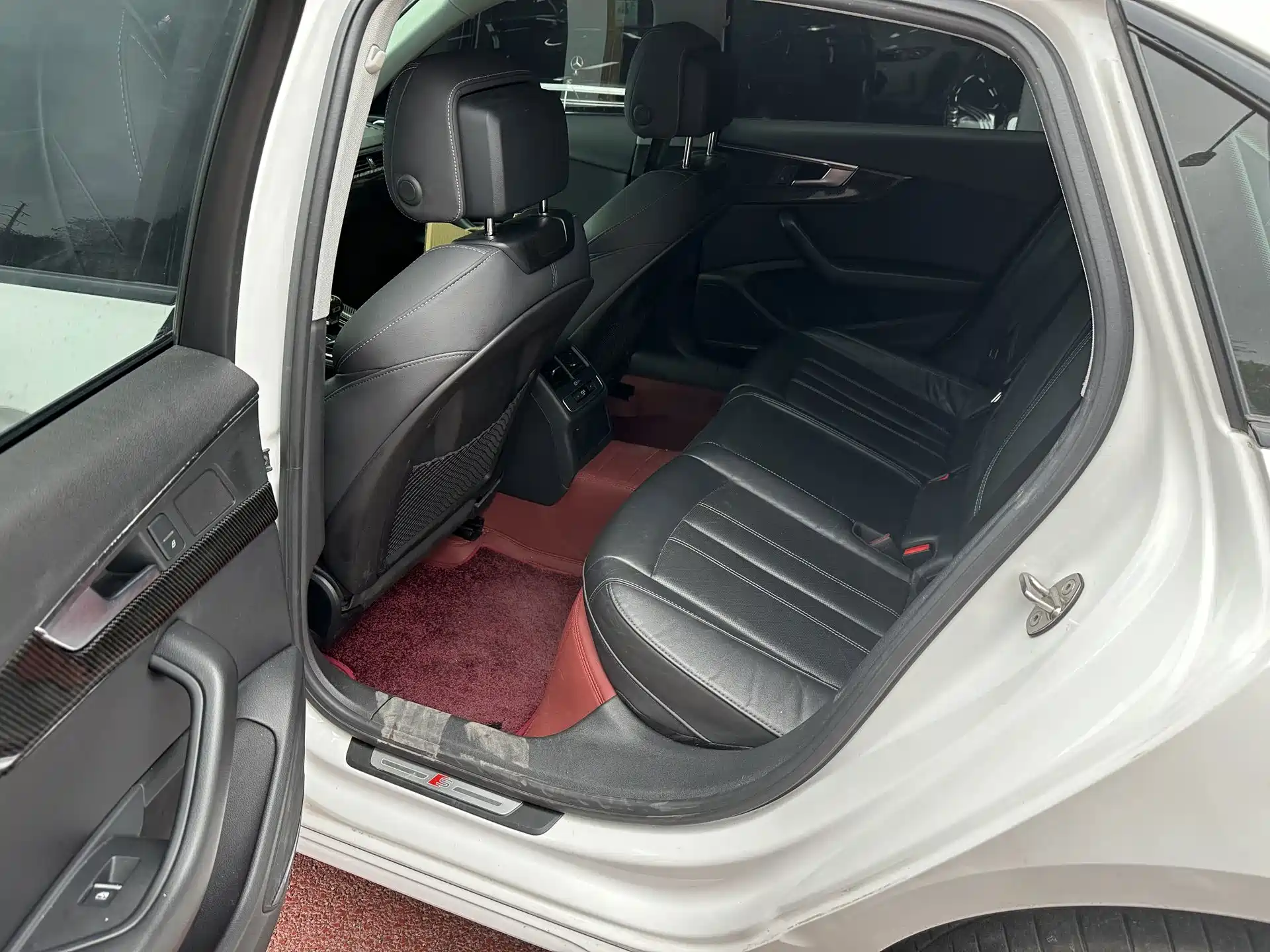 Фото 11 - Audi A4L