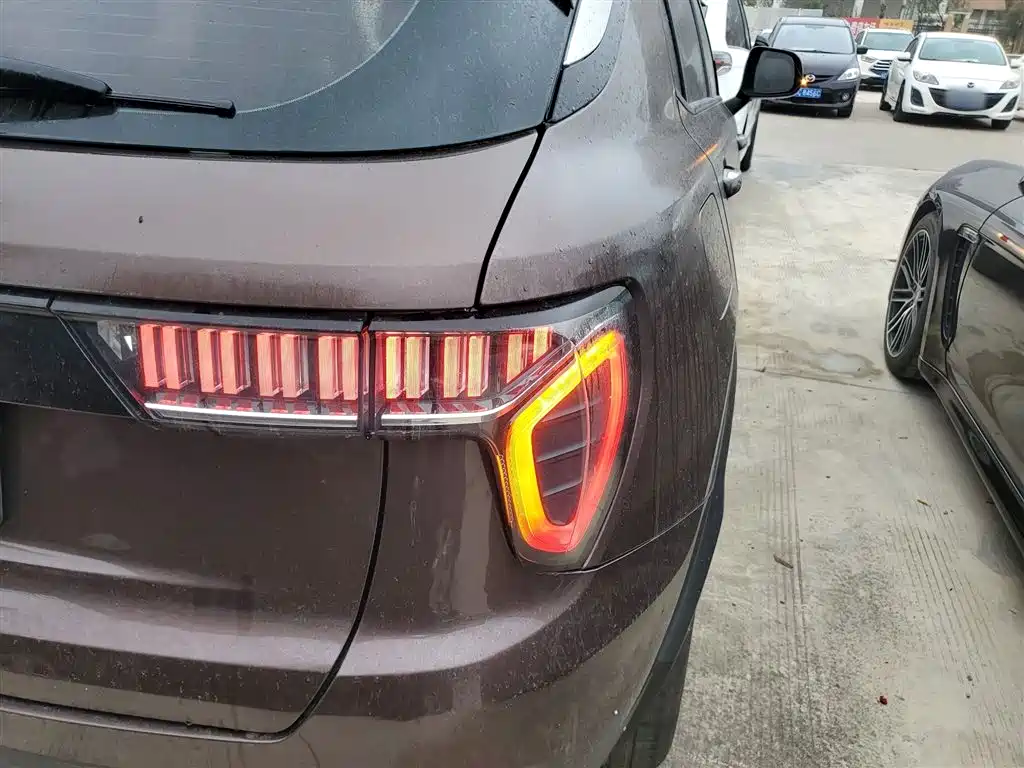 Lynk & Co 01 2017 2.0T 2WD фото 24