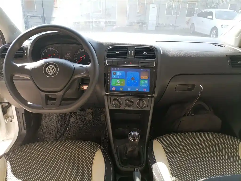 Volkswagen Polo 2016 1.4L Manual Trend фото 10