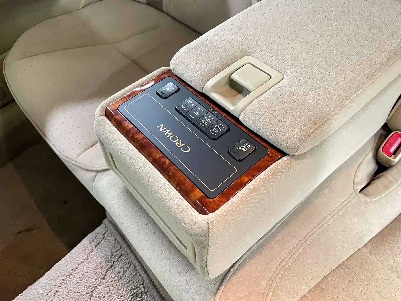 Toyota Crown 2007 2.5L Royal Special Edition фото 29