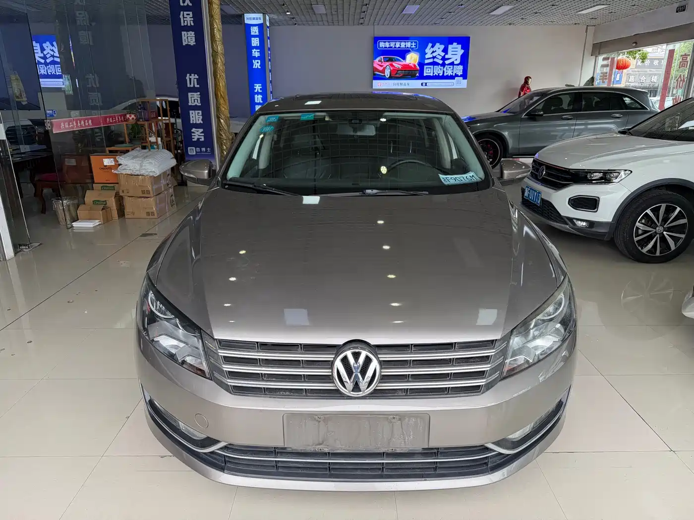 Volkswagen Passat 2014 1.8TSI DSG Luxury Edition фото 2