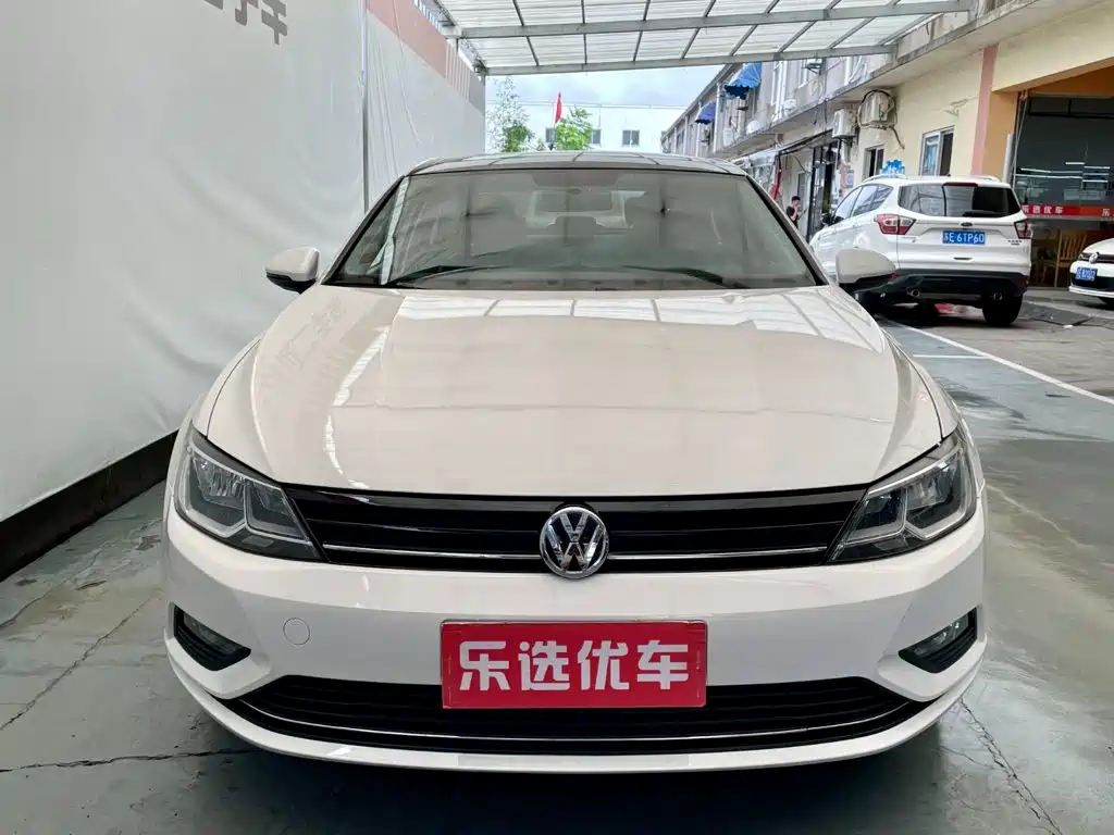 Photo 2 - Volkswagen Lamando