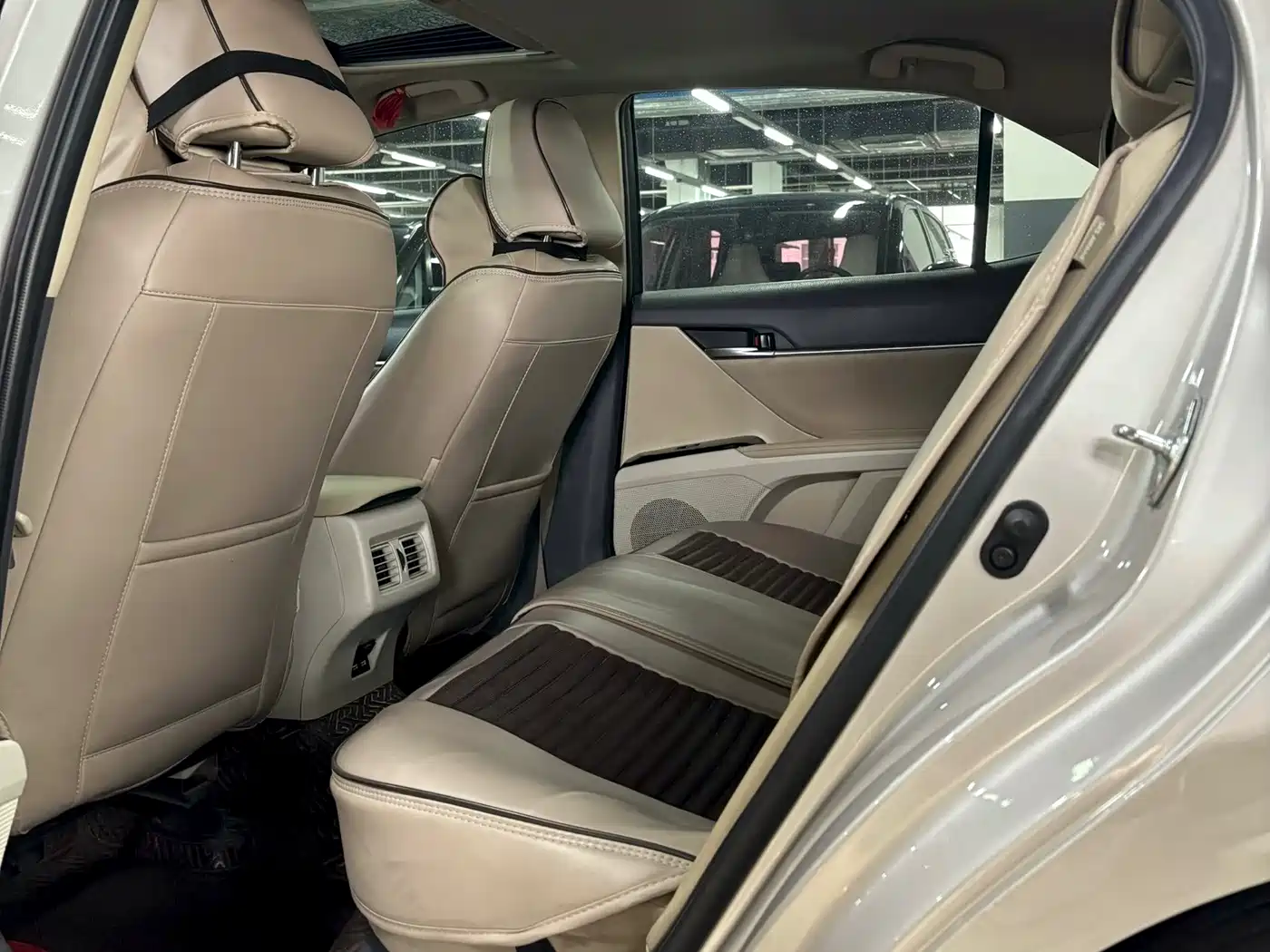Photo 6 - Toyota Camry