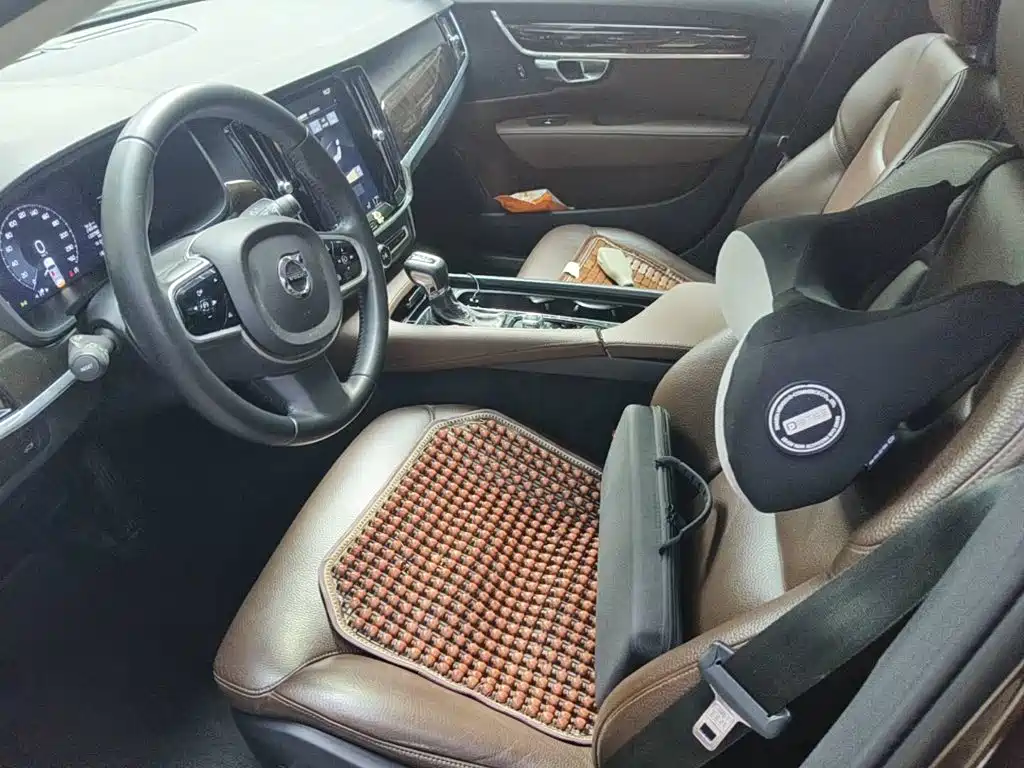 Фото 8 - Volvo S90