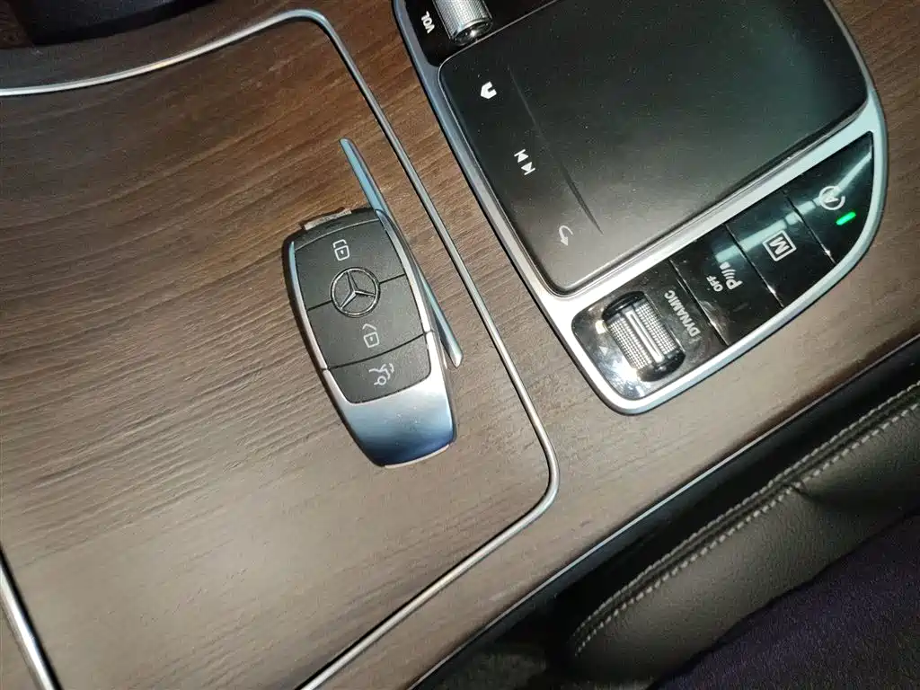 MERCEDES-BENZ GLC